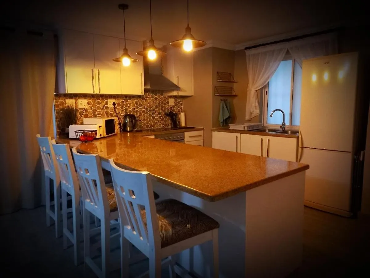Bay-Side Apartment, Gordon'S Bay