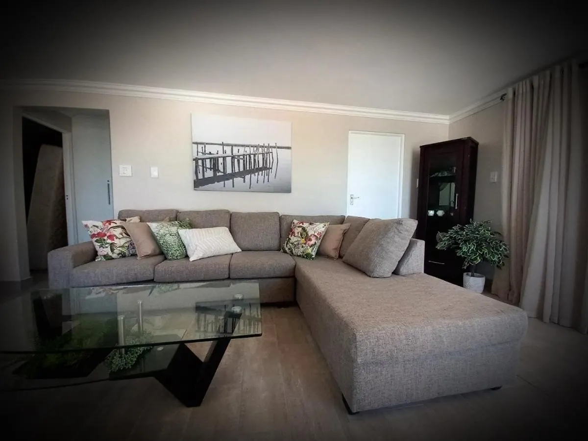 Bay-Side Apartment, Gordon'S Bay